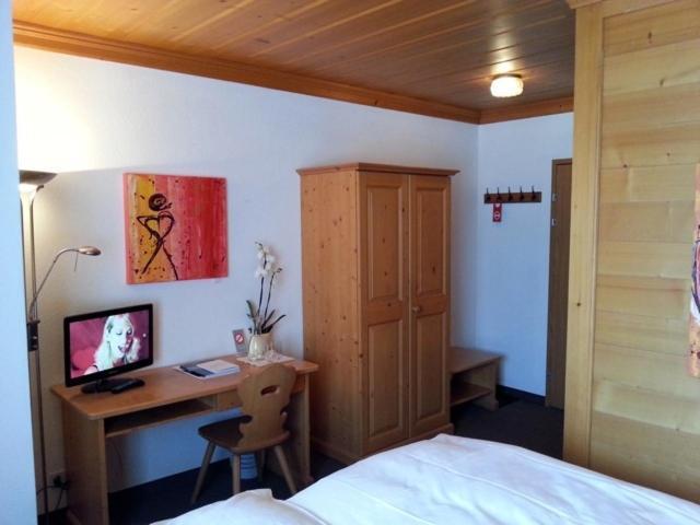 Sonnegg Hotel Zweisimmen Δωμάτιο φωτογραφία