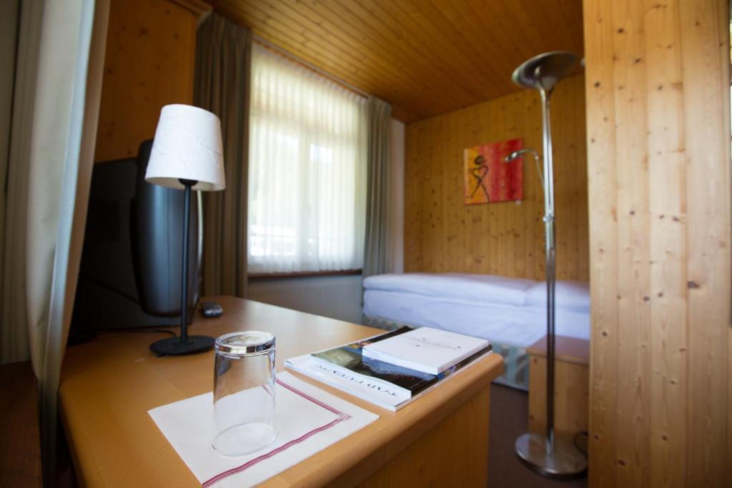 Sonnegg Hotel Zweisimmen Δωμάτιο φωτογραφία