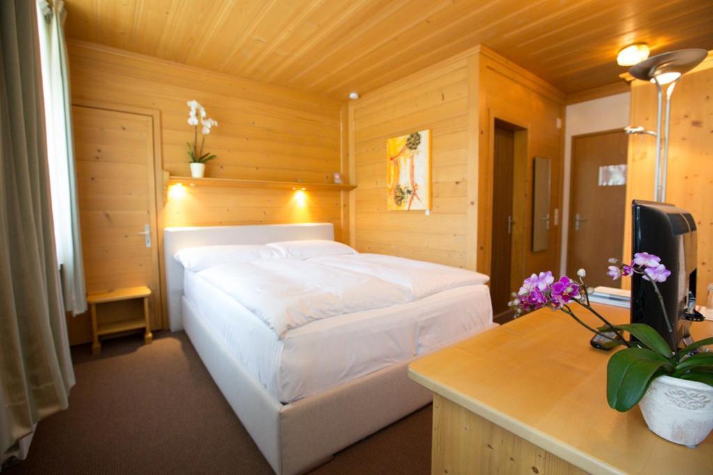 Sonnegg Hotel Zweisimmen Δωμάτιο φωτογραφία