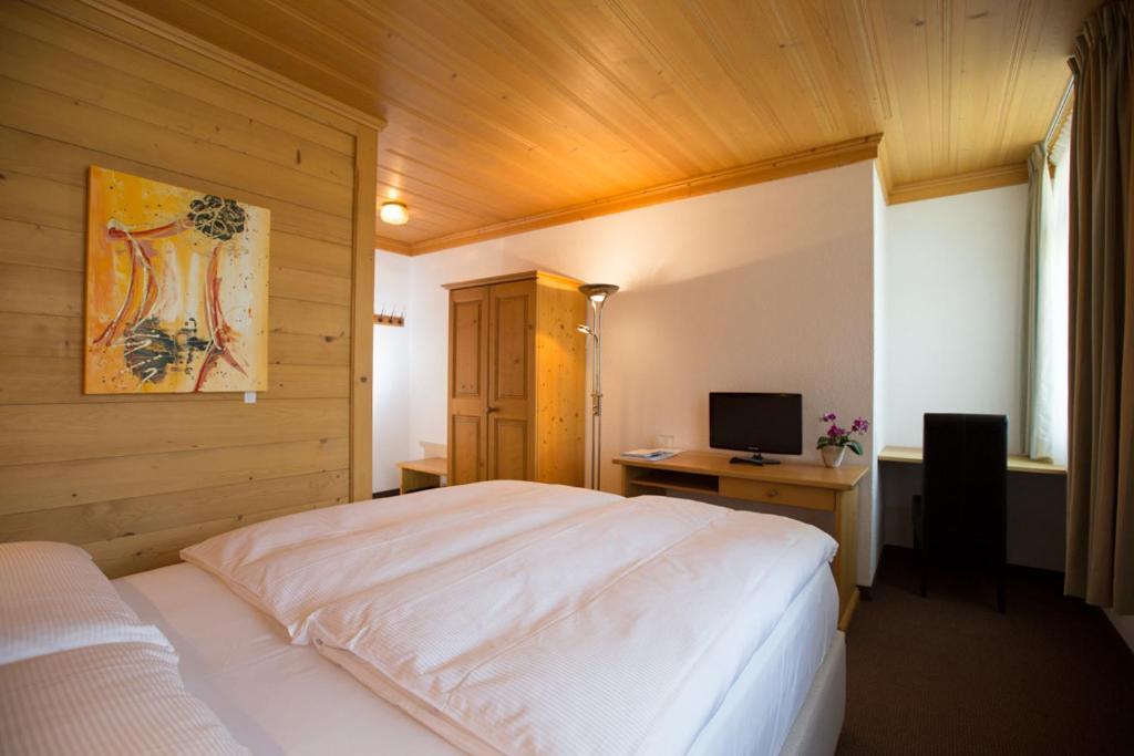 Sonnegg Hotel Zweisimmen Δωμάτιο φωτογραφία