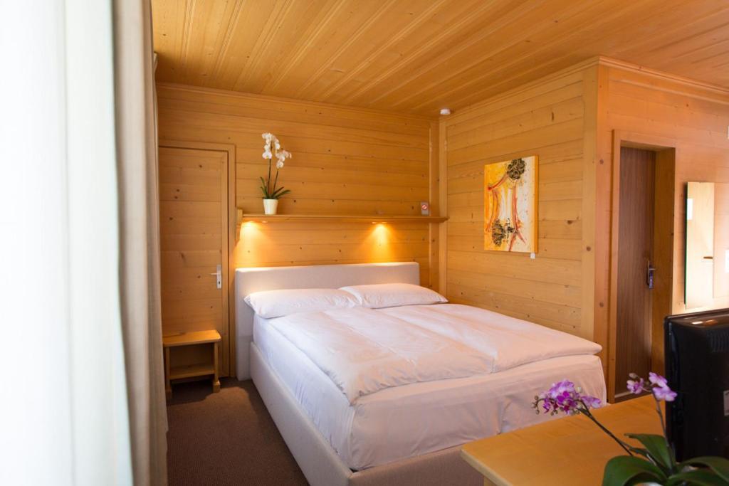 Sonnegg Hotel Zweisimmen Δωμάτιο φωτογραφία
